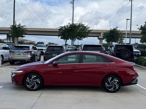 Used 2025 Hyundai Elantra SEL FWD image 7