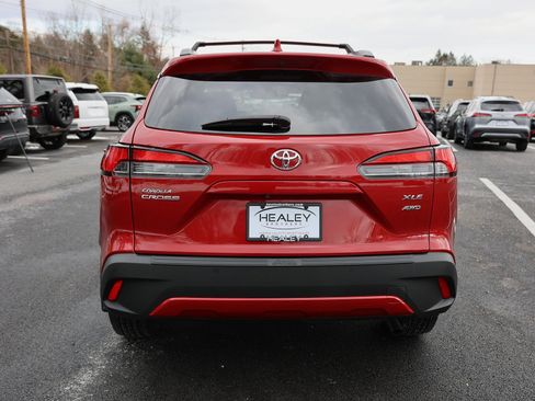 Used 2023 Toyota Corolla Cross XLE image 6
