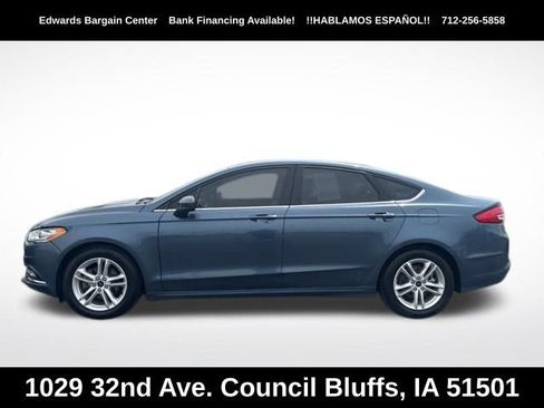 Used 2018 Ford Fusion SE w/ Fusion SE Technology Package FWD image 3