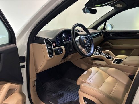 Used 2019 Porsche Cayenne E-Hybrid image 4