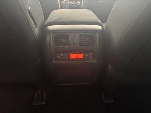 Used 2016 Nissan Pathfinder SV image 14