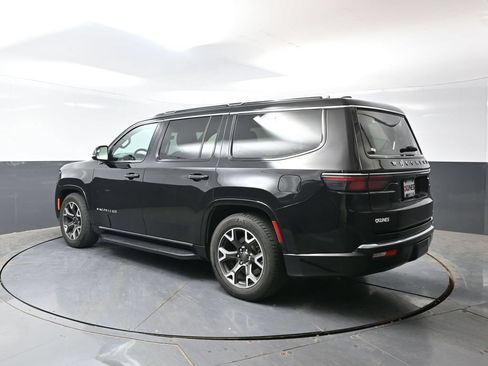 Used 2024 Jeep Wagoneer Series III AWD/4WD image 12