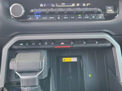 Used 2023 Toyota Sequoia Platinum image 15