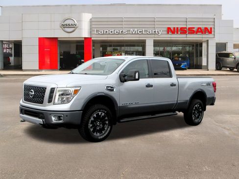 Used 2019 Nissan Titan PRO-4X w/ Pro-4x Convenience Package image 6