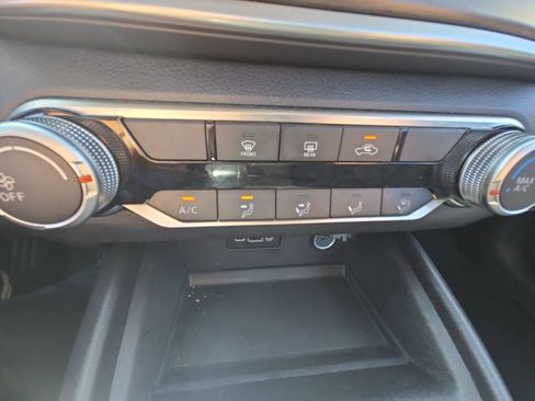 Used 2025 Nissan Altima 2.5 SV FWD image 29