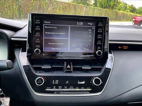 Used 2021 Toyota Corolla LE FWD image 41