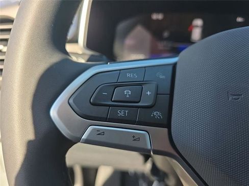 New 2026 Volkswagen Taos SE image 23