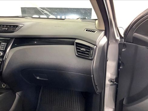 Used 2021 Nissan Rogue Sport SL w/ Premium Package image 18