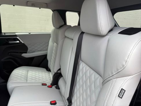 New 2025 Mitsubishi Outlander SEL image 25