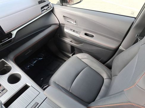 Used 2021 Toyota Sienna XSE image 13