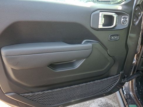 New 2026 Jeep Wrangler Unlimited Rubicon image 10