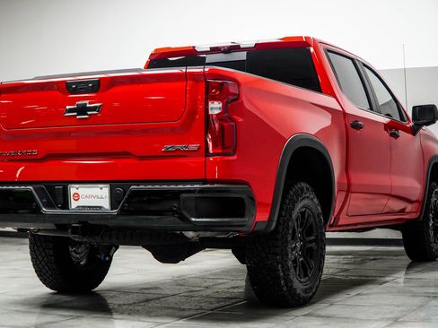 Used 2025 Chevrolet Silverado 1500 ZR2 w/ Technology Package image 12
