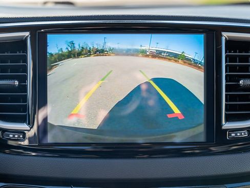 Used 2024 Chrysler Pacifica Touring-L image 47