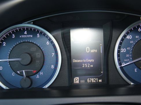 Used 2016 Toyota Camry LE image 16