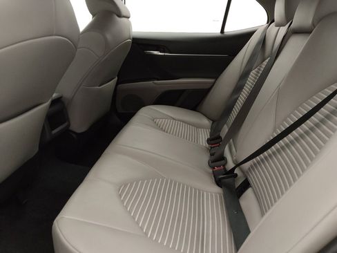 Used 2022 Toyota Camry SE image 18