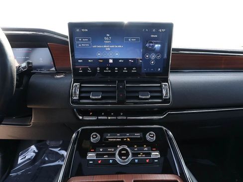 Certified 2024 Lincoln Navigator Reserve AWD/4WD image 16