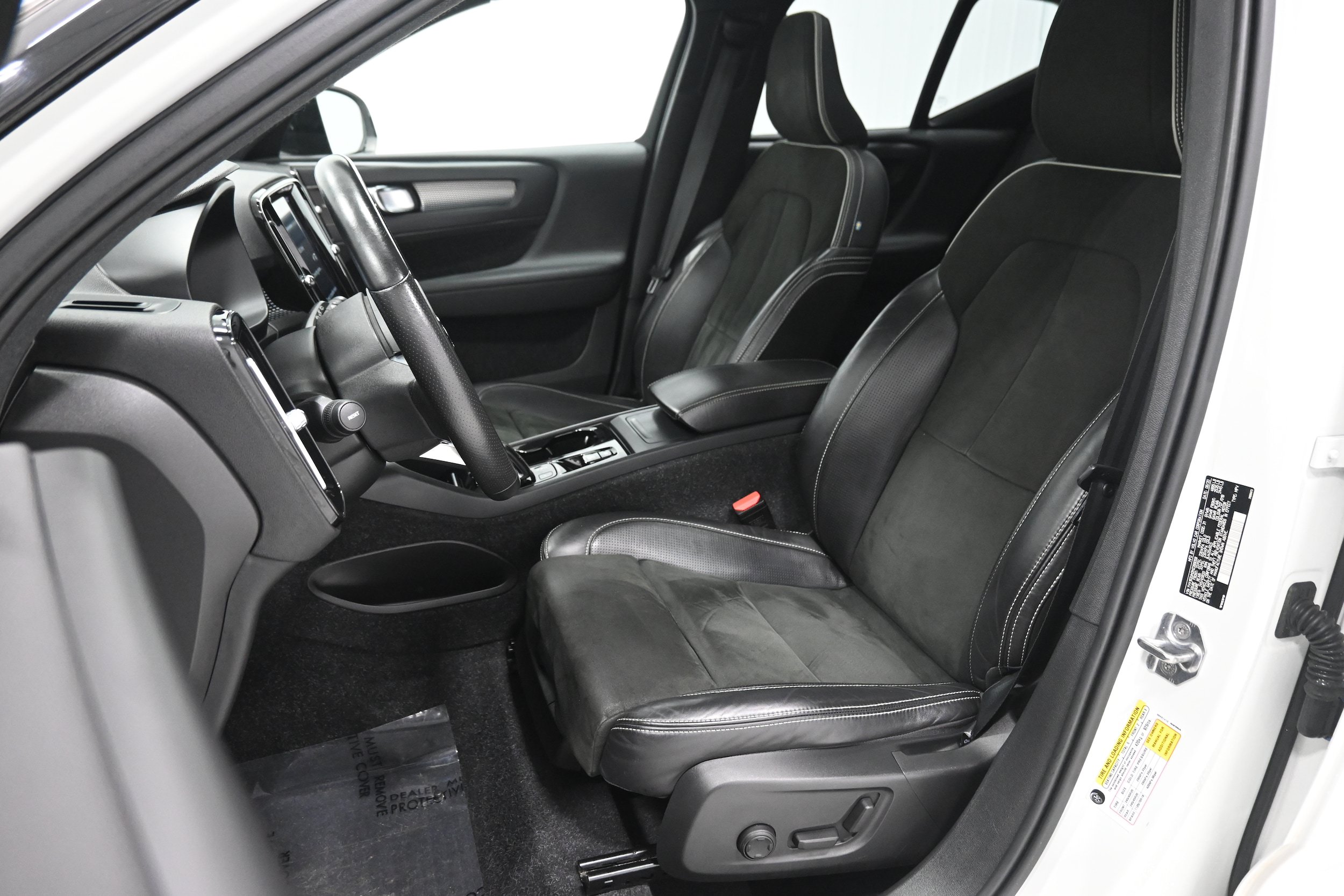 Used 2021 Volvo XC40 T5 R-Design w/ Protection Package Premier AWD/4WD image 6