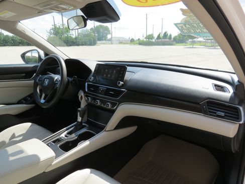 Used 2018 Honda Accord EX image 28