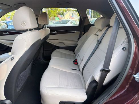 Used 2018 Kia Sorento FWD image 10