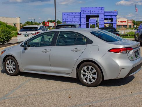 Used 2021 Toyota Corolla LE FWD image 6