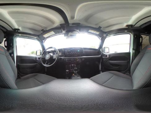 Used 2025 Jeep Wrangler Unlimited Rubicon AWD/4WD image 41
