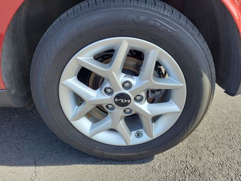 Used 2023 Kia Soul LX w/ LX Technology Package FWD image 32