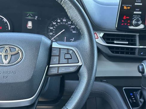 Used 2023 Toyota Sienna XLE AWD/4WD image 10