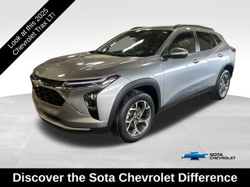 Used 2025 Chevrolet Trax LT FWD image 1
