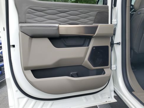 Used 2025 Ford F350 Platinum w/ Platinum Plus Package image 9