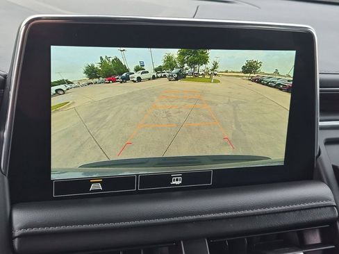 Used 2021 Chevrolet Suburban Z71 AWD/4WD image 17