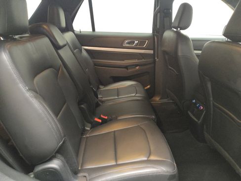 Used 2019 Ford Explorer XLT w/ Equipment Group 202A AWD/4WD image 19
