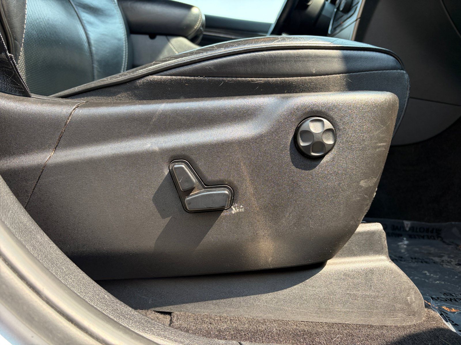 Used 2014 Jeep Grand Cherokee Overland AWD/4WD image 29