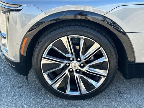 Certified 2024 Cadillac Lyriq Luxury RWD image 11