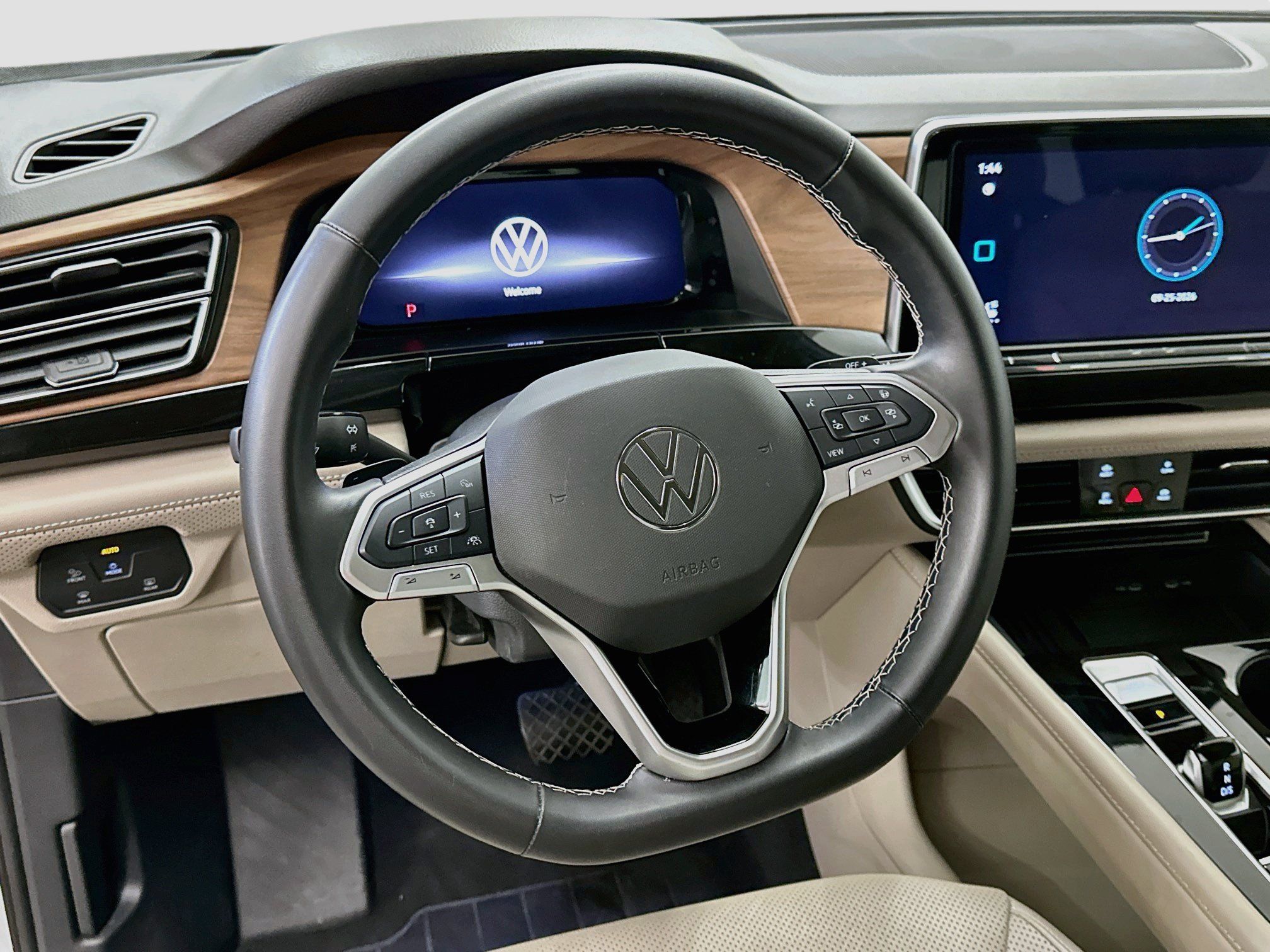 Used 2025 Volkswagen Atlas SE AWD/4WD image 18