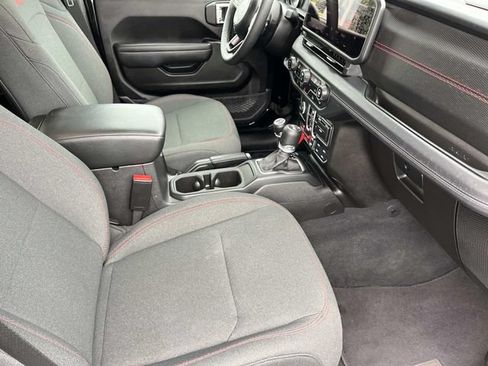 Used 2025 Jeep Wrangler Unlimited Rubicon AWD/4WD image 23