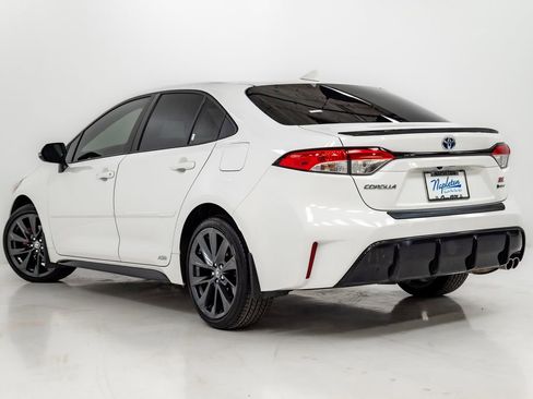 Used 2025 Toyota Corolla SE w/ SE Premium Package image 30