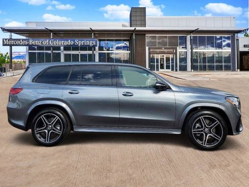 Used 2025 Mercedes-Benz GLS 450 4MATIC image 4