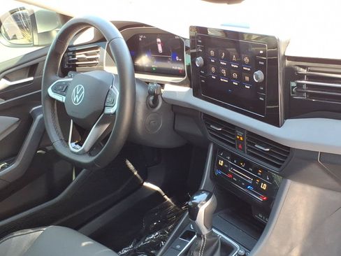 Certified 2025 Volkswagen Jetta SE FWD image 12