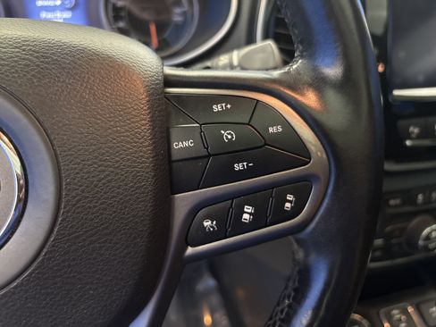 Used 2021 Jeep Cherokee Limited w/ Elite Package AWD/4WD image 17