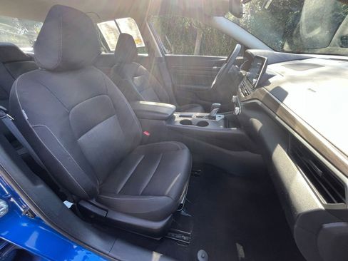 Used 2025 Nissan Altima 2.5 SV FWD image 35