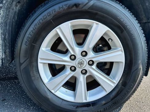 Used 2012 Toyota Highlander FWD image 11