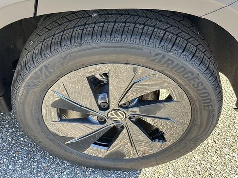 New 2026 Volkswagen Taos S image 10