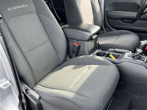 Used 2021 Jeep Wrangler Unlimited Sahara image 37