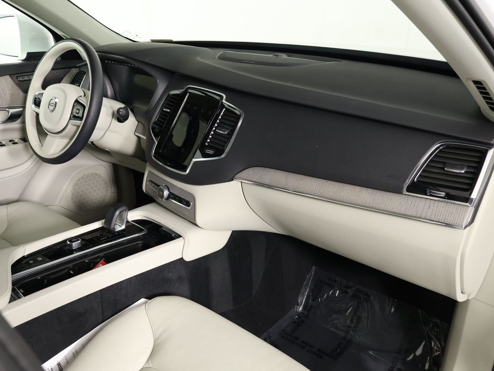 Certified 2025 Volvo XC90 T8 Plus w/ Protection Package Premier AWD/4WD image 22