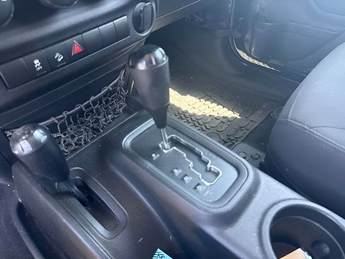 Used 2018 Jeep Wrangler Unlimited Sport AWD/4WD image 13