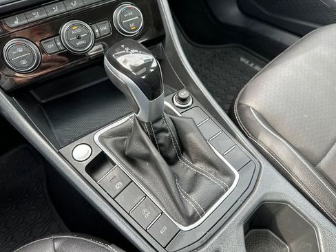 Certified 2023 Volkswagen Jetta SE w/ Panoramic Sunroof Package FWD image 30