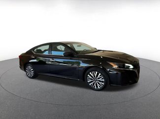 Used 2025 Nissan Altima 2.5 SV FWD video 2