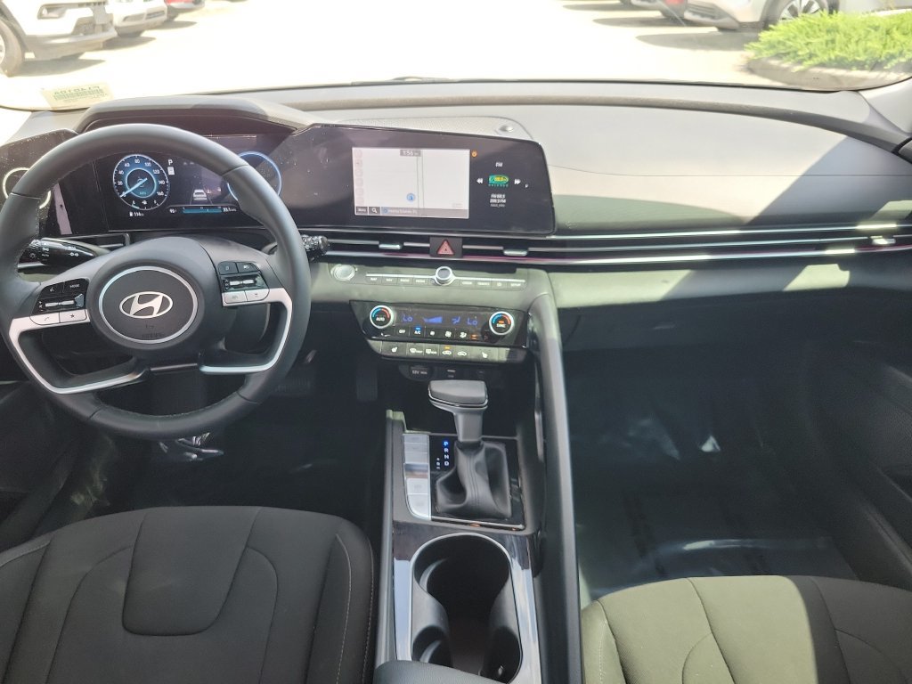 Used 2024 Hyundai Elantra SEL w/ Convenience Package FWD image 12