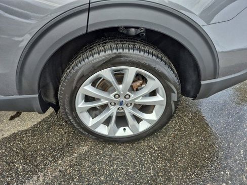 Used 2023 Ford Explorer Platinum image 12