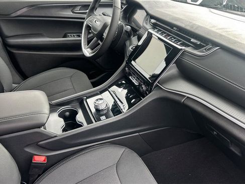 New 2025 Jeep Grand Cherokee L Laredo w/ Luxury Tech Group I image 16